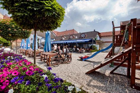 Hotel Restaurant Modra Hvezda Dobřany Exteriör bild