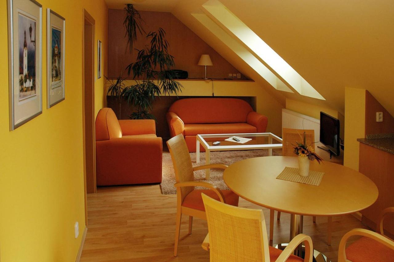 Hotel Restaurant Modra Hvezda Dobřany Exteriör bild